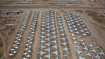 νεκροταφειο αποθηκη αεροπλανων αποσυρση